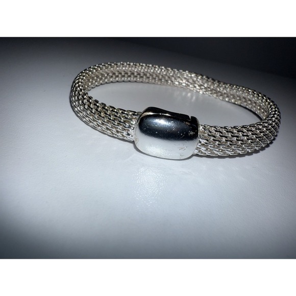 Vintage Monet Mesh Bracelet Silver Tone Magnetic Clasp Classic 8" - Picture 1 of 3